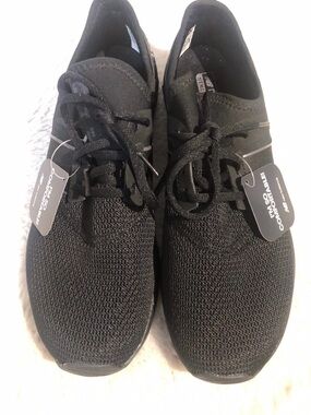 New Balance Women’s Black Mesh Lace-Up Athletic Trainers